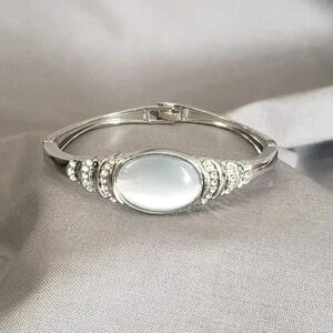 Oval Gray Shape Crystal Bracelet Silver‎ tone